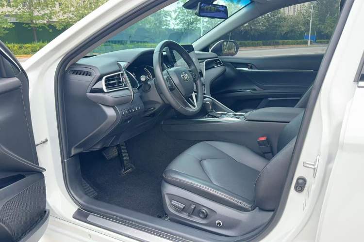 Used Toyota Camry 2021 2.0G Luxury Edition Interior 4