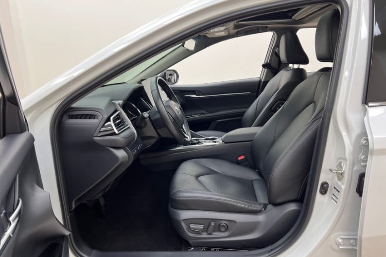 Used Toyota Camry 2021 2.0G Luxury Edition Interior 4