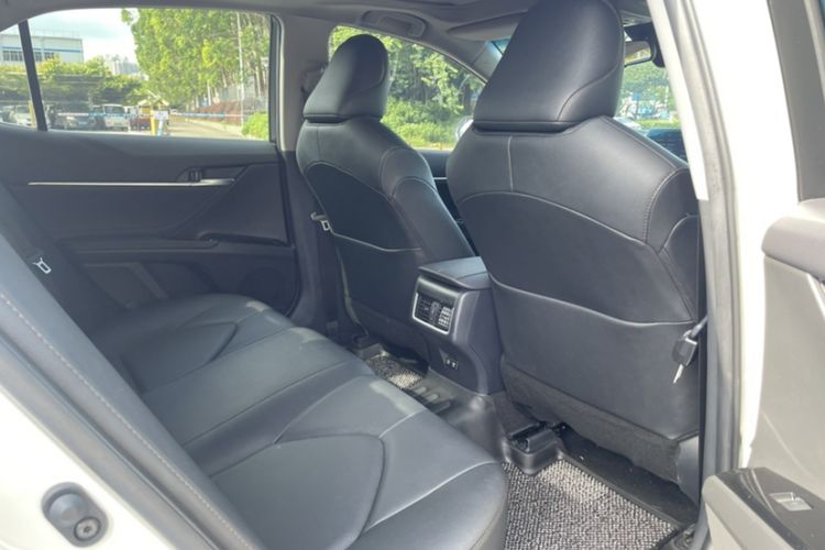 Used Toyota Camry 2021 2.0G Luxury Edition Interior 5