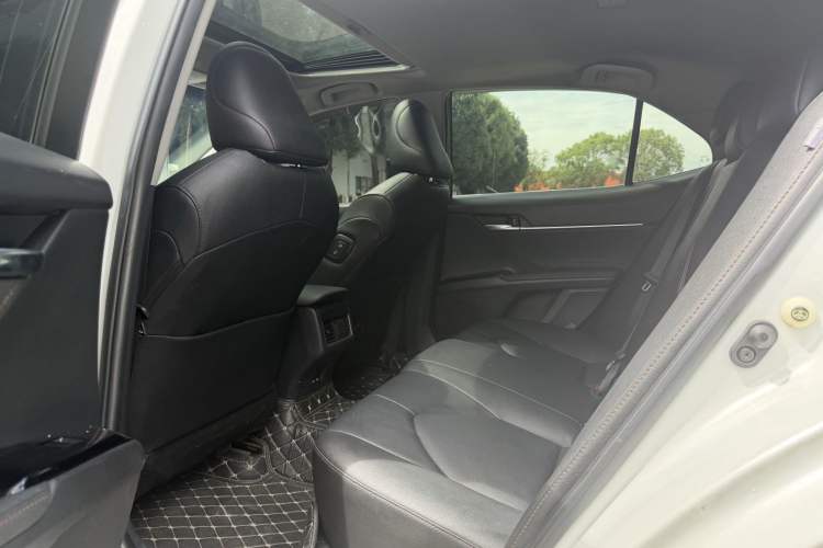 Used Toyota Camry 2021 2.0G Luxury Edition Interior 5