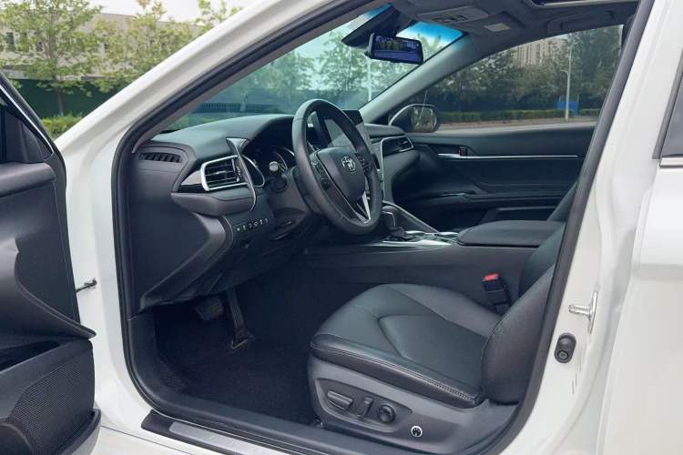Used Toyota Camry 2021 2.0G Luxury Edition Interior 5