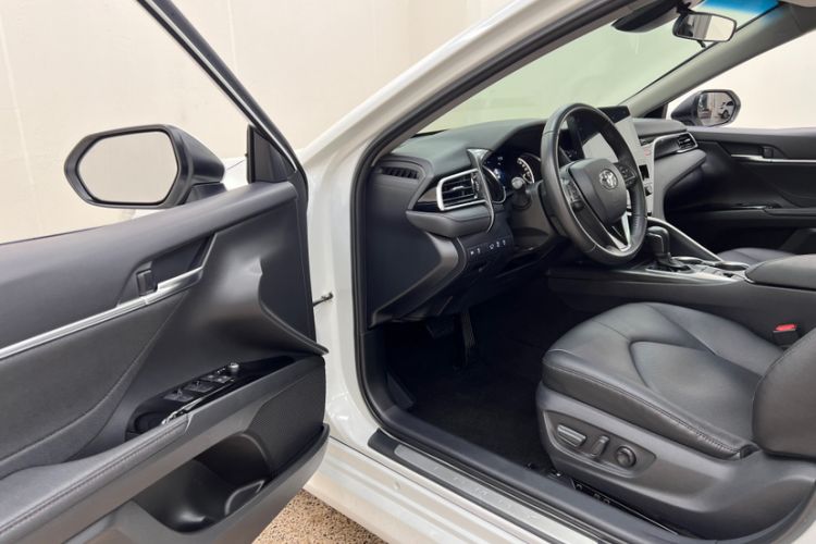 Used Toyota Camry 2021 2.0G Luxury Edition Interior 5