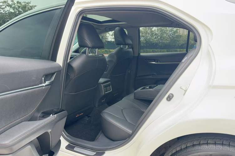 Used Toyota Camry 2021 2.0G Luxury Edition Interior 6