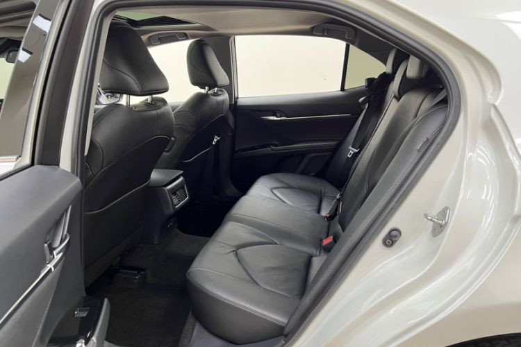 Used Toyota Camry 2021 2.0G Luxury Edition Interior 6
