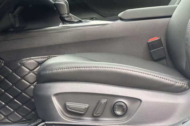 Used Toyota Camry 2021 2.0G Luxury Edition Interior 7
