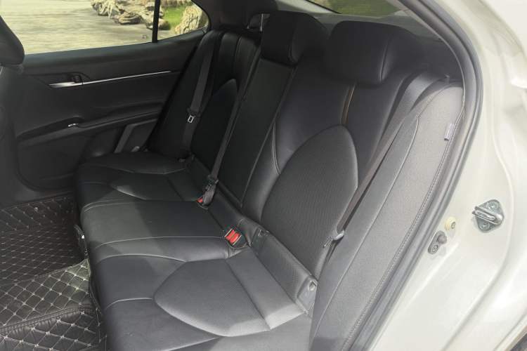 Used Toyota Camry 2021 2.0G Luxury Edition Interior 7