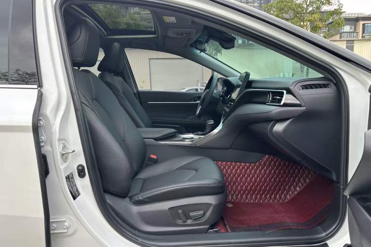 Used Toyota Camry 2021 2.0G Luxury Edition Interior 7