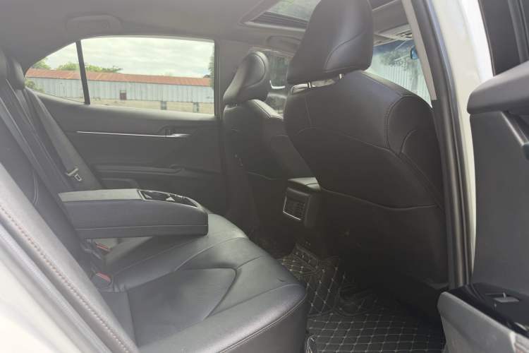 Used Toyota Camry 2021 2.0G Luxury Edition Interior 8