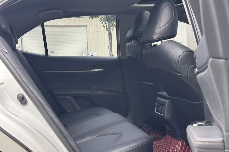 Used Toyota Camry 2021 2.0G Luxury Edition Interior 8
