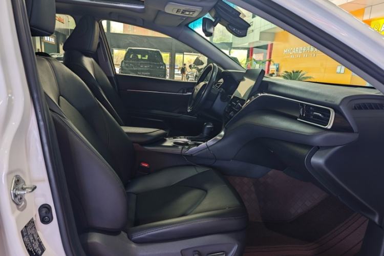 Used Toyota Camry 2021 Dual-Motor 2.5HG Luxury Edition Interior 9