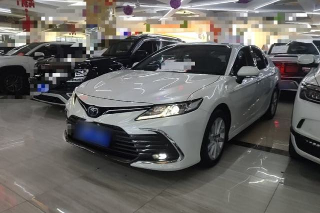 Ojetý Toyota Camry 2021 Dual-Motor 2.5 HGVP Leading Edition