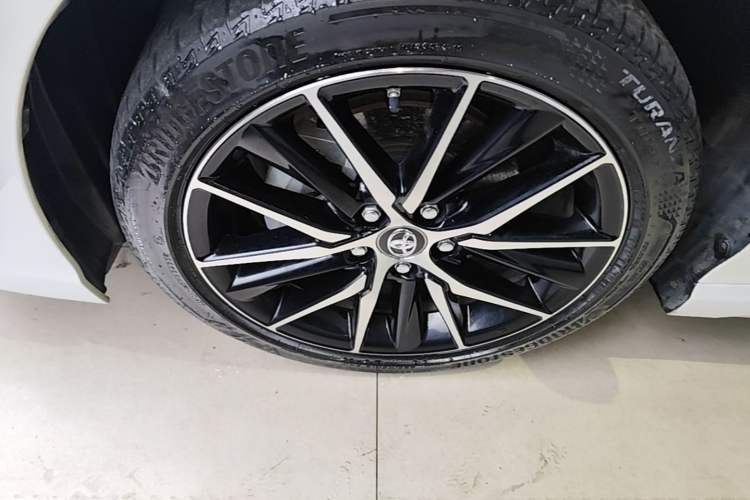 Used Toyota Camry 2021 Dual-Motor 2.5HS Fēngshàng Edition Left Front Wheel Hub