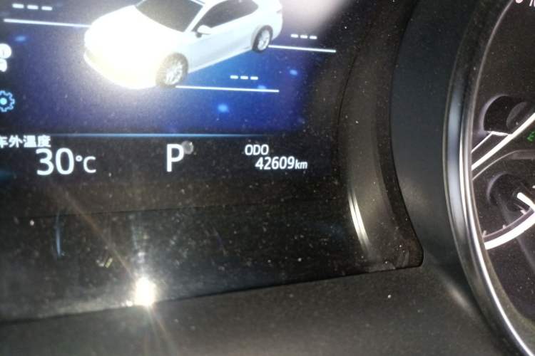 Used Toyota Camry 2021 2.0G Luxury Edition Odometer Close Up