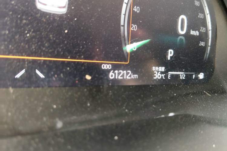 Used Toyota Camry 2021 2.5G Luxury Edition Odometer Close Up