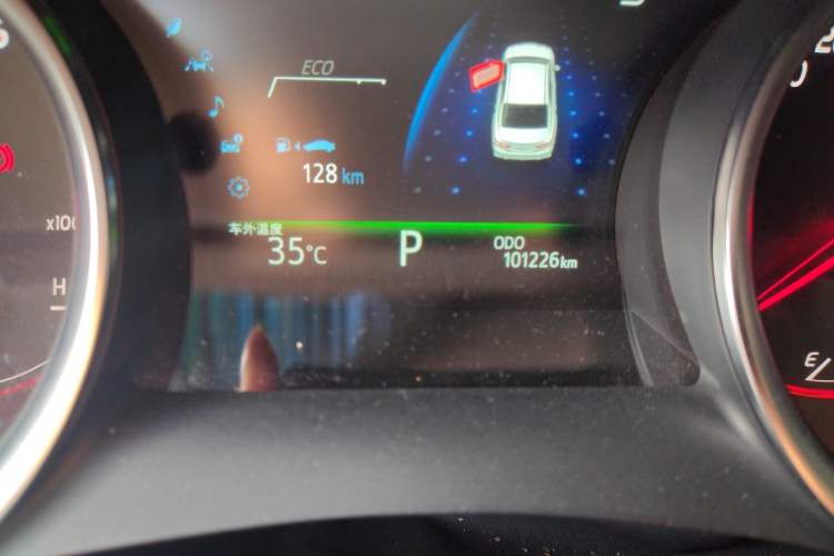 Used Toyota Camry 2021 2.0G Luxury Edition Odometer Close Up