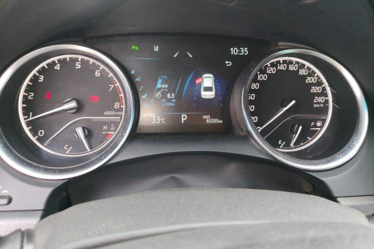 Used Toyota Camry 2021 2.0G Luxury Edition Odometer Close Up