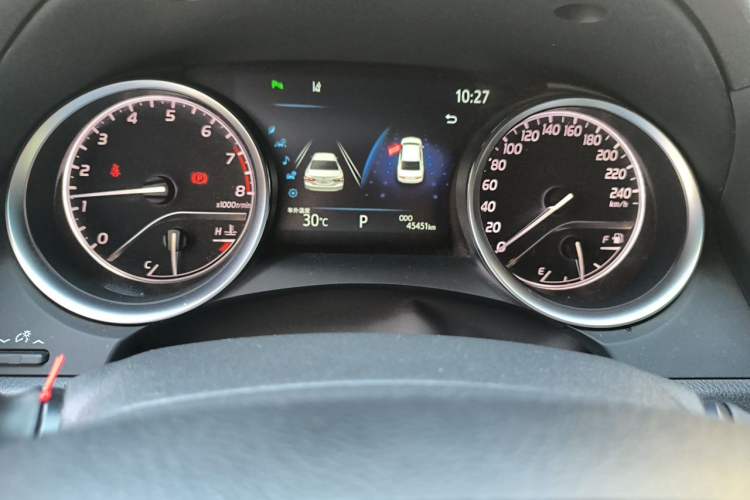 Used Toyota Camry 2021 2.0G Luxury Edition Odometer Close Up