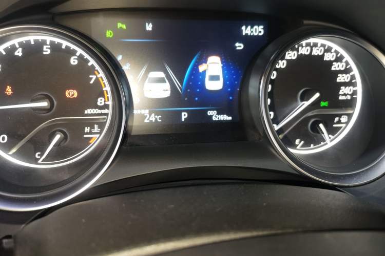 Used Toyota Camry 2021 2.0G Luxury Edition Odometer Close Up