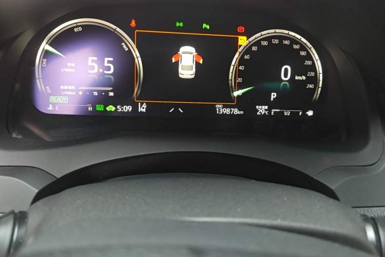 Used Toyota Camry 2021 Dual-Motor 2.5HS Fēngshàng Edition Odometer Close Up