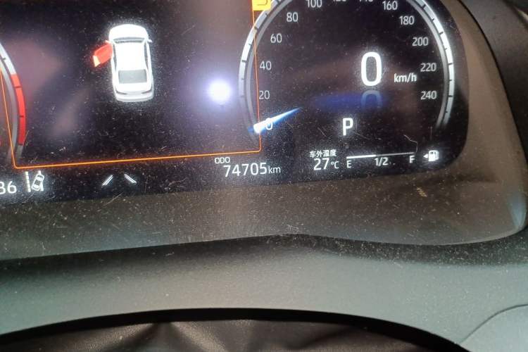 Used Toyota Camry 2021 2.5G Luxury Edition Odometer Close Up