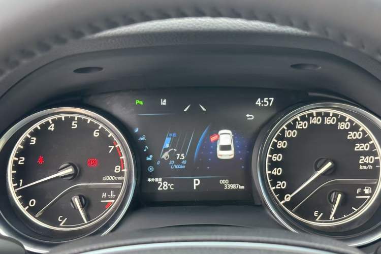 Used Toyota Camry 2021 2.0G Luxury Edition Odometer Close Up