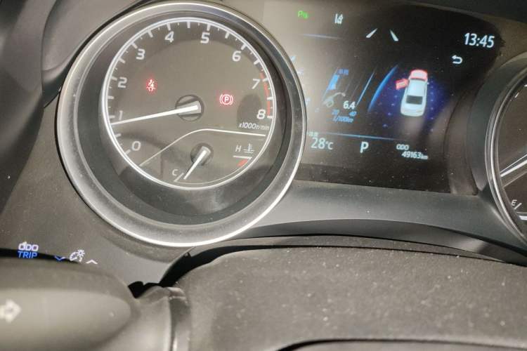 Used Toyota Camry 2021 2.0G Luxury Edition Odometer Close Up