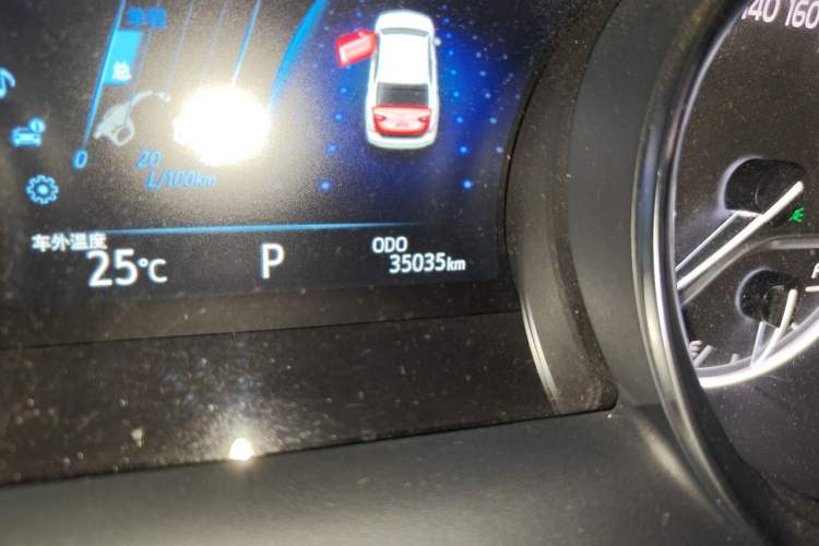 Used Toyota Camry 2021 2.0G Luxury Edition Odometer Close Up
