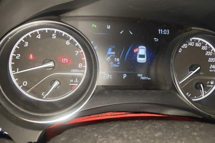Used Toyota Camry 2021 2.0G Luxury Edition Odometer Close Up