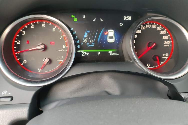 Used Toyota Camry 2021 2.0S FENGSHANG Edition Odometer Close Up