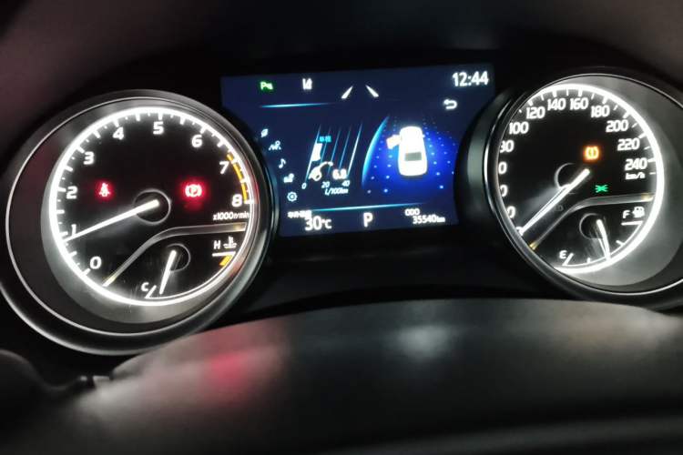 Used Toyota Camry 2021 2.0G Luxury Edition Odometer Close Up