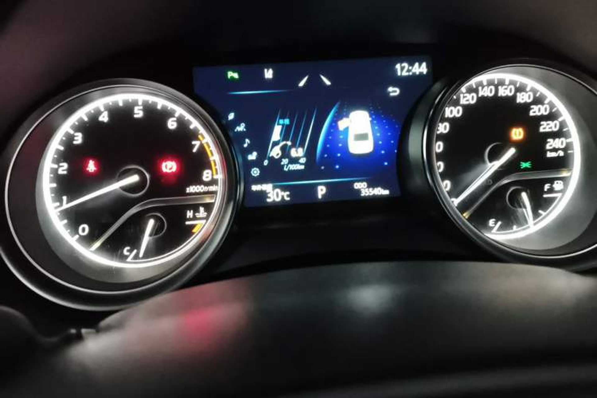 Used Toyota Camry 2021 2.0G Luxury Edition Odometer Close Up