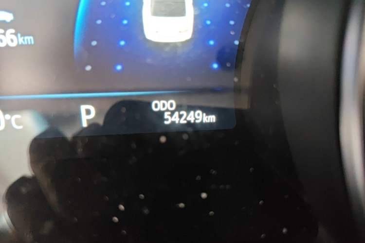 Used Toyota Camry 2021 2.0G Luxury Edition Odometer Close Up