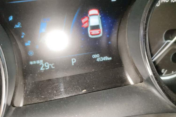 Used Toyota Camry 2021 2.0G Luxury Edition Odometer Close Up