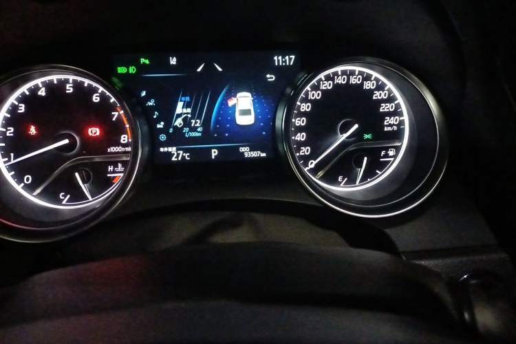 Used Toyota Camry 2021 2.0G Luxury Edition Odometer Close Up