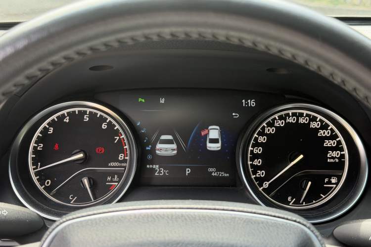 Used Toyota Camry 2021 2.0G Luxury Edition Odometer Close Up