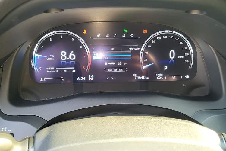 Used Toyota Camry 2021 2.5G Luxury Edition Odometer Close Up