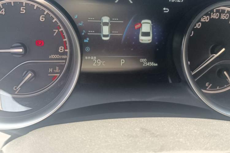 Used Toyota Camry 2021 2.0G Luxury Edition Odometer Close Up