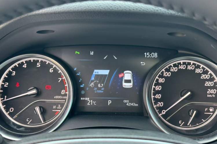 Used Toyota Camry 2021 2.0G Luxury Edition Odometer Close Up