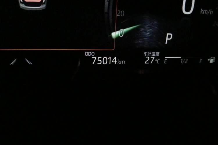 Used Toyota Camry 2021 2.5G Luxury Edition Odometer Close Up