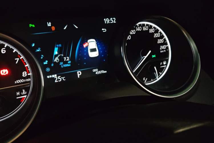 Used Toyota Camry 2021 2.0G Luxury Edition Odometer Close Up