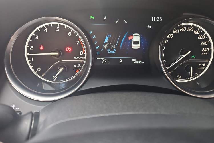 Used Toyota Camry 2021 2.0G Luxury Edition Odometer Close Up