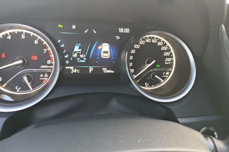 Used Toyota Camry 2021 2.0G Luxury Edition Odometer Close Up