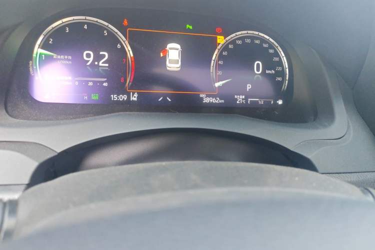 Used Toyota Camry 2021 2.5S Fēngshàng Edition Odometer Close Up