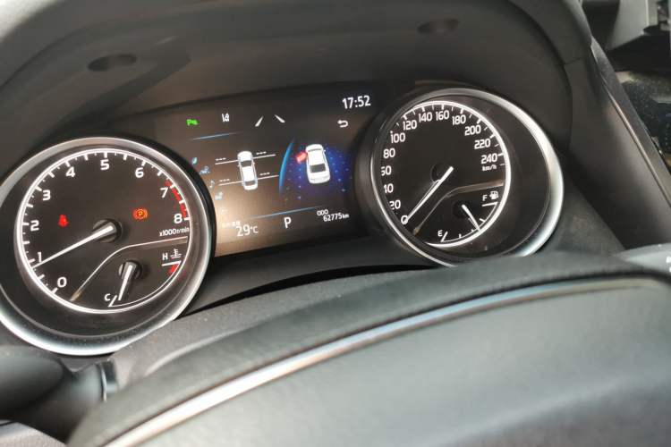 Used Toyota Camry 2021 2.0G Luxury Edition Odometer Close Up