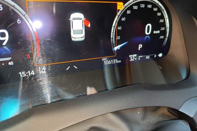 Used Toyota Camry 2021 2.5S Fēngshàng Edition Odometer Close Up