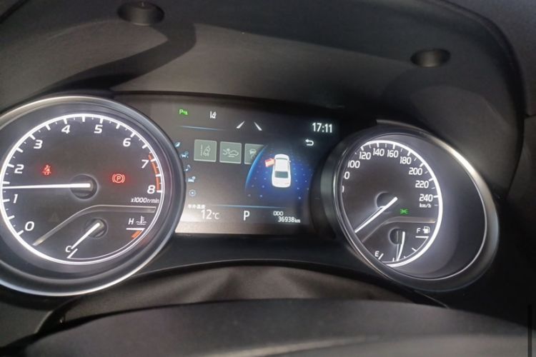 Used Toyota Camry 2021 2.0G Luxury Edition Odometer Close Up