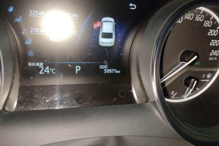 Used Toyota Camry 2021 2.0G Luxury Edition Odometer Close Up