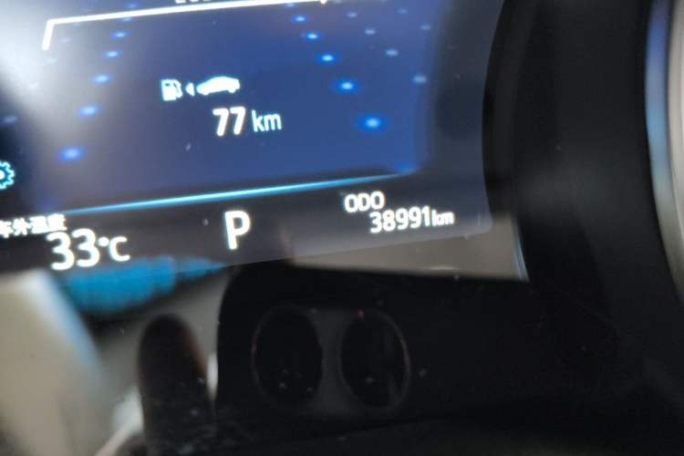 Used Toyota Camry 2021 2.0G Luxury Edition Odometer Close Up
