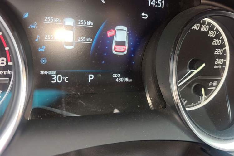 Used Toyota Camry 2021 2.0G Luxury Edition Odometer Close Up