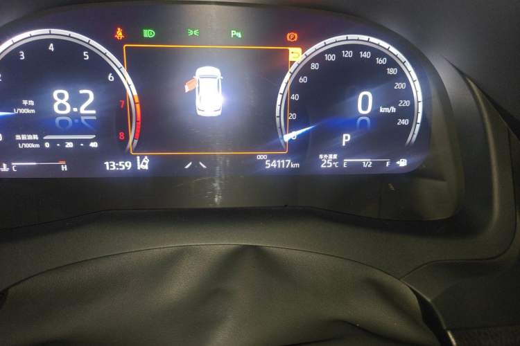 Used Toyota Camry 2021 2.5S Fēngshàng Edition Odometer Close Up